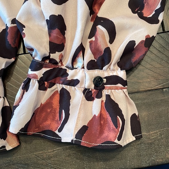 Eloquii blouse size 20. - Picture 9 of 12